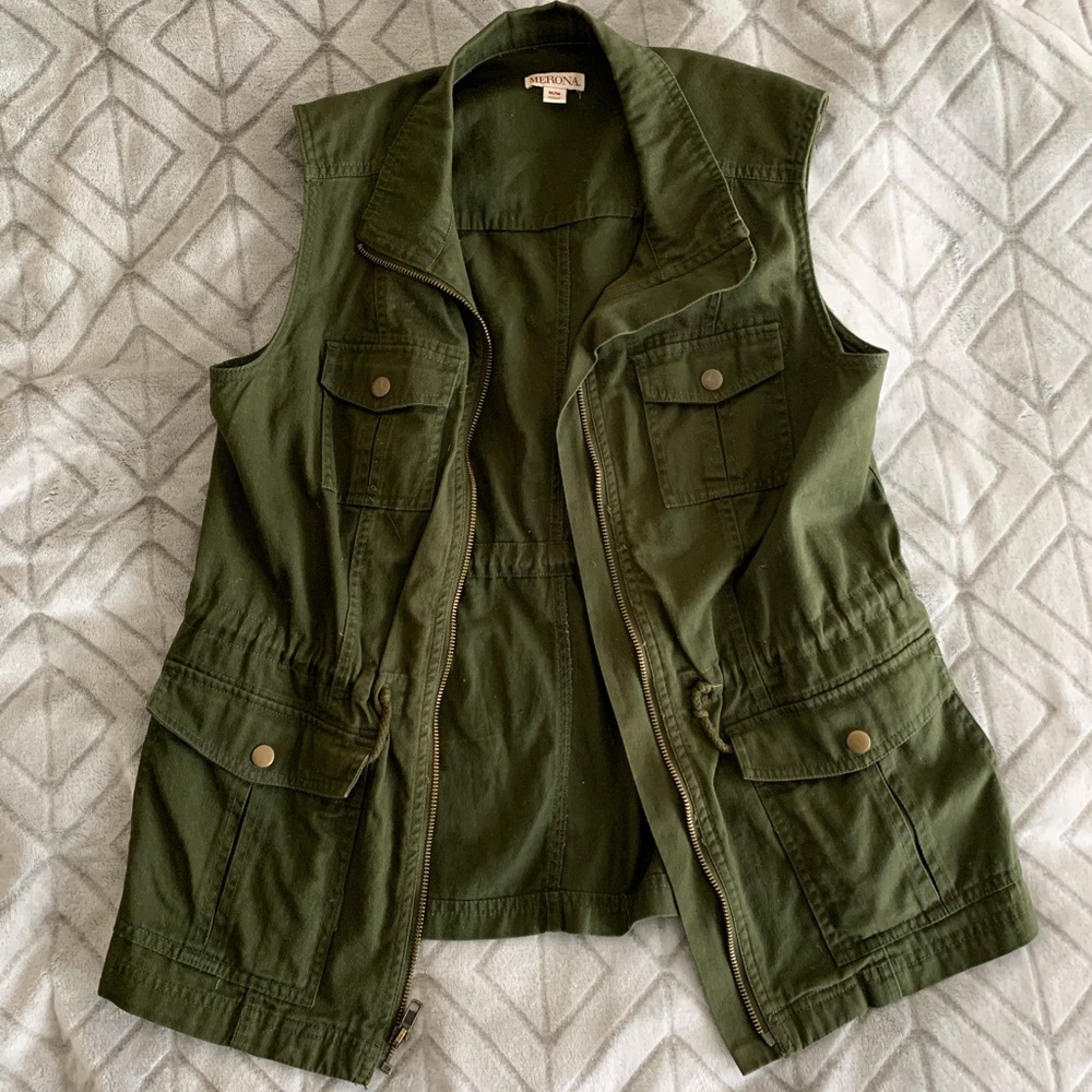 Army green cargo vest